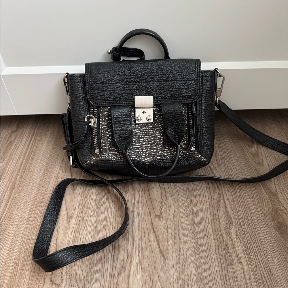 Black Leather Crossbody Satchel - Sleek Everyday Bag